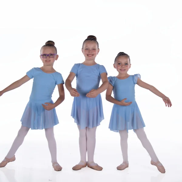 ballet-dancers-white-background-smiling